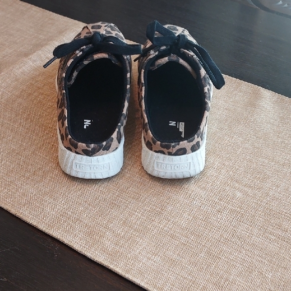 Tretorn Leopard Print Women's Sneakers - Picture 7 of 8